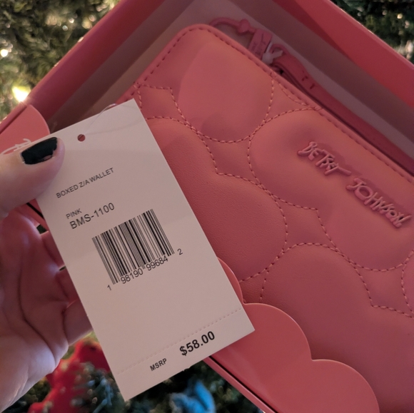 Betsey Johnson Bubblegum Pink Stitched Hearts Wristlet Wallet - Picture 4 of 5